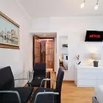 Metro A 10 Minutes - Free Wi-Fi & Netflix