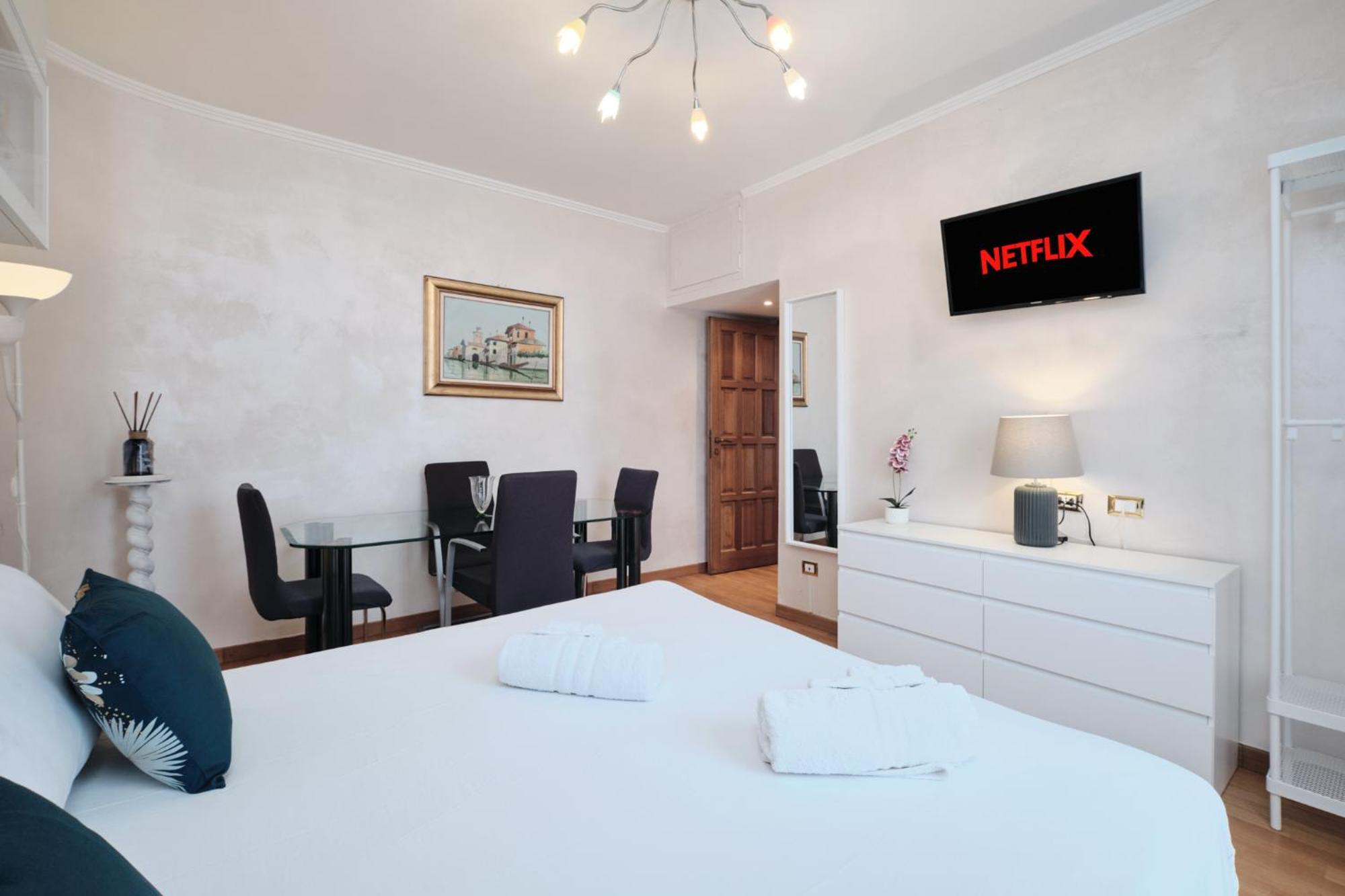 Metro A 10 Minutes - Free Wi-fi & Netflix * Rom